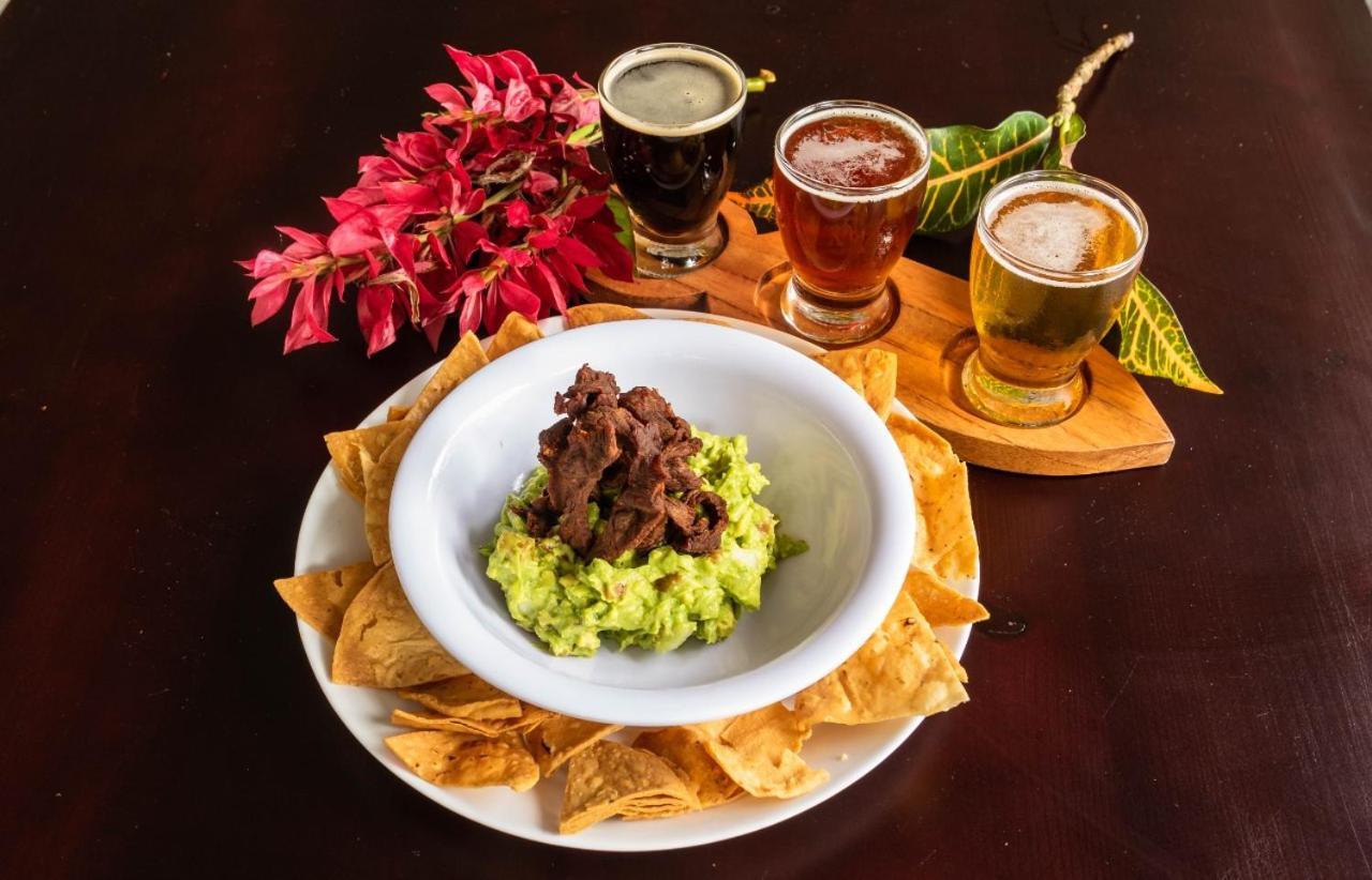 Hotel Cerveceria James ヒリトゥラ エクステリア 写真