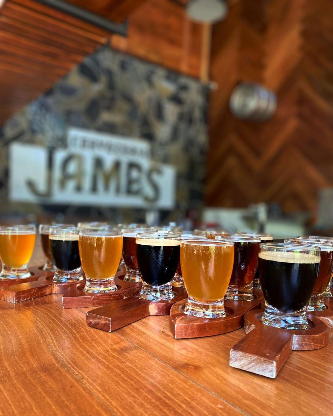 Hotel Cerveceria James ヒリトゥラ エクステリア 写真