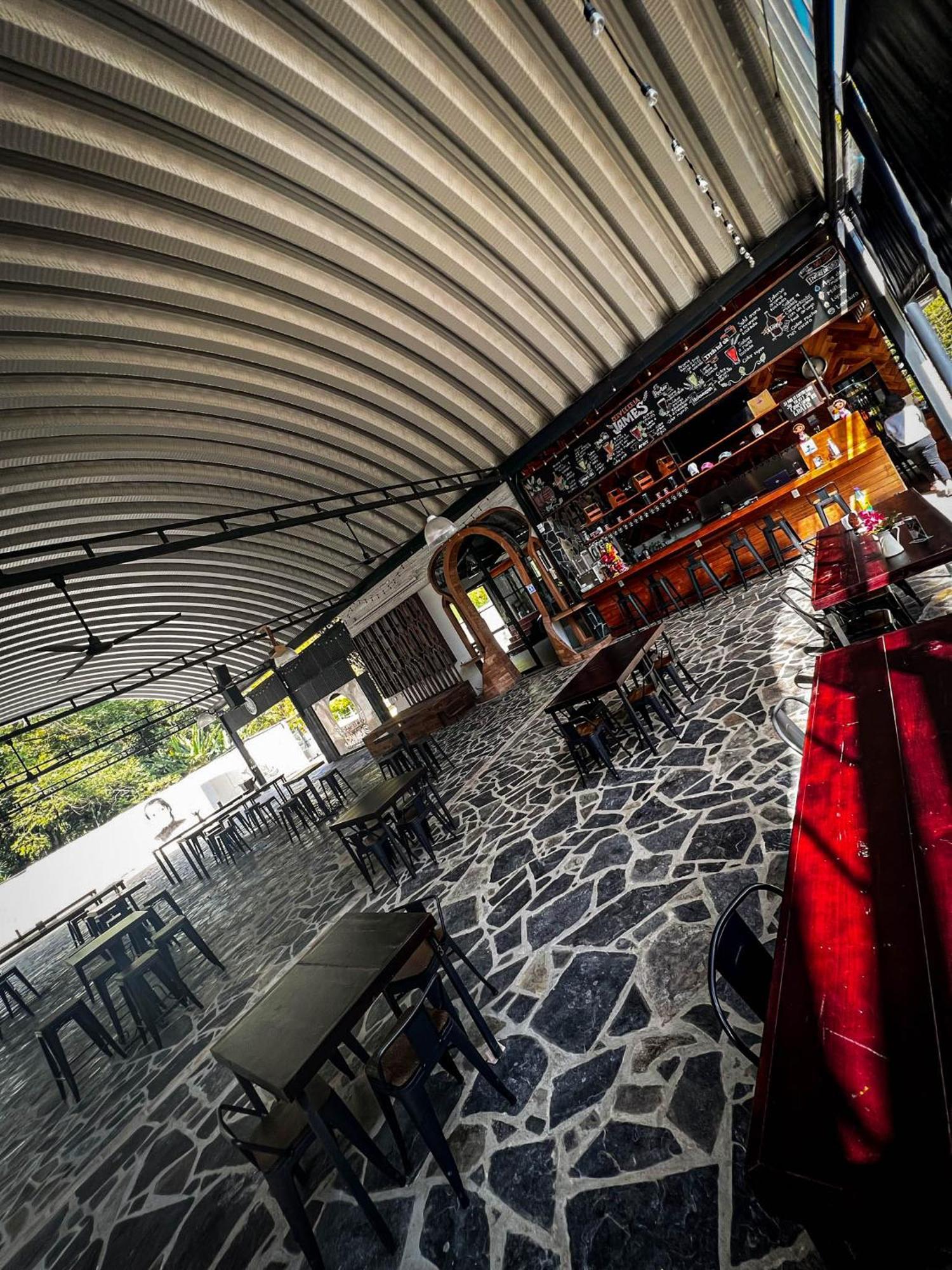 Hotel Cerveceria James ヒリトゥラ エクステリア 写真